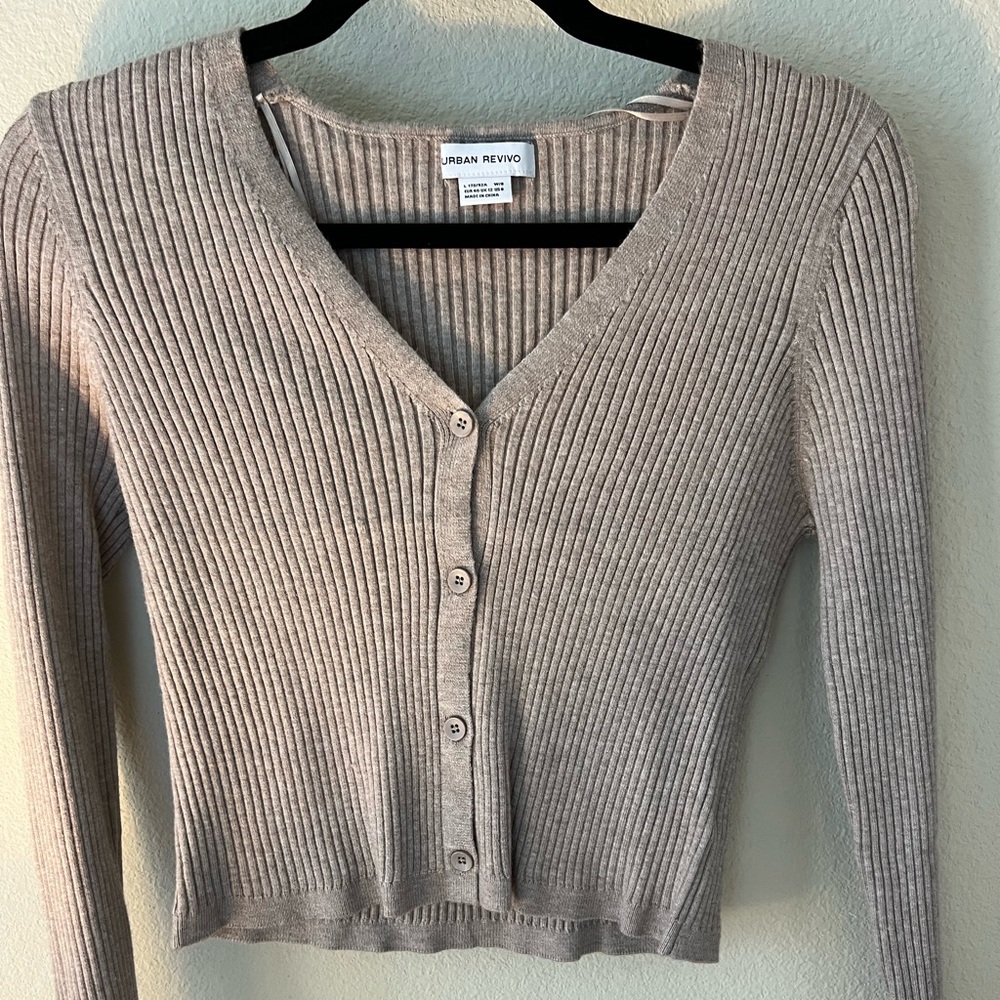 Tan cropped cardigan button front long sleeve sweater size 8